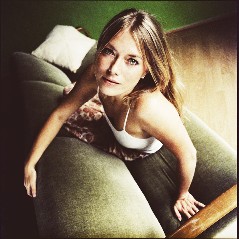 Das Grüne Sofa * Fine-Art-Portraits * Mittleformat-Fotografie * Dein Fotograf für Gießen, Wetzlar und Marburg! * Rossi Photography * stolenmoments.de