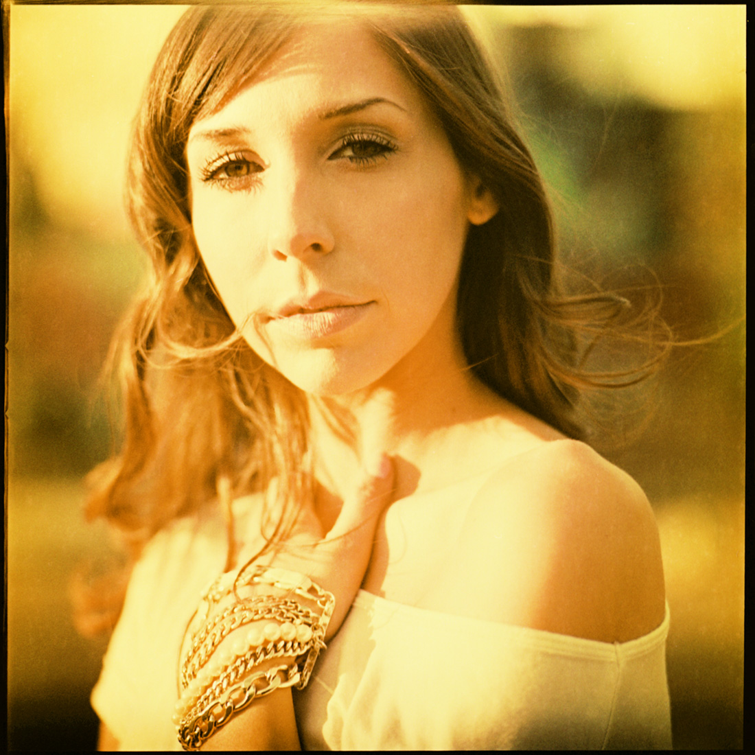 portraet von sophoe - portraets gießen - zeitlose analoge und kunstvolle portraetfotografie