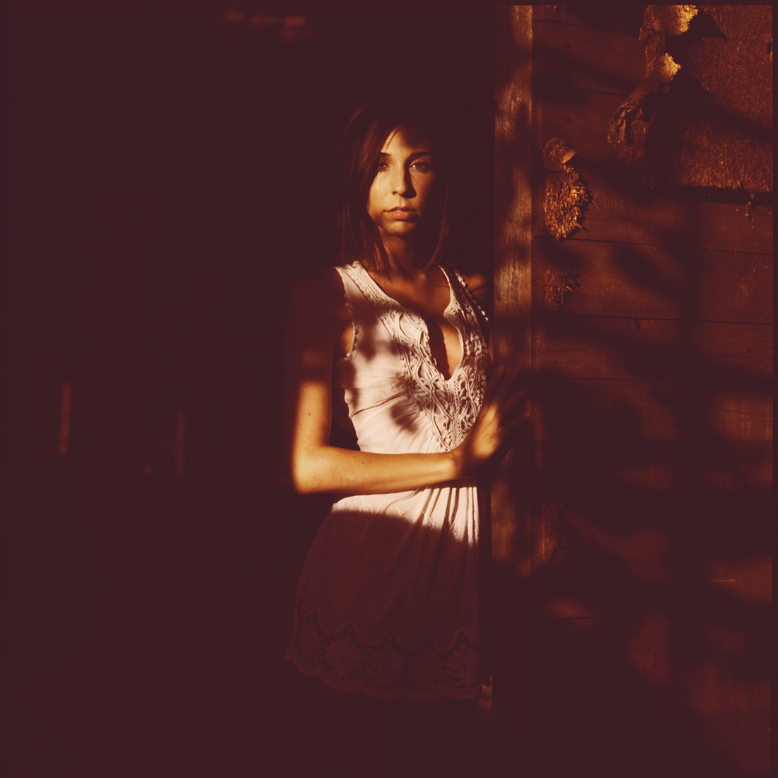 portraet von sophoe - portraets gießen - zeitlose analoge und kunstvolle portraetfotografie