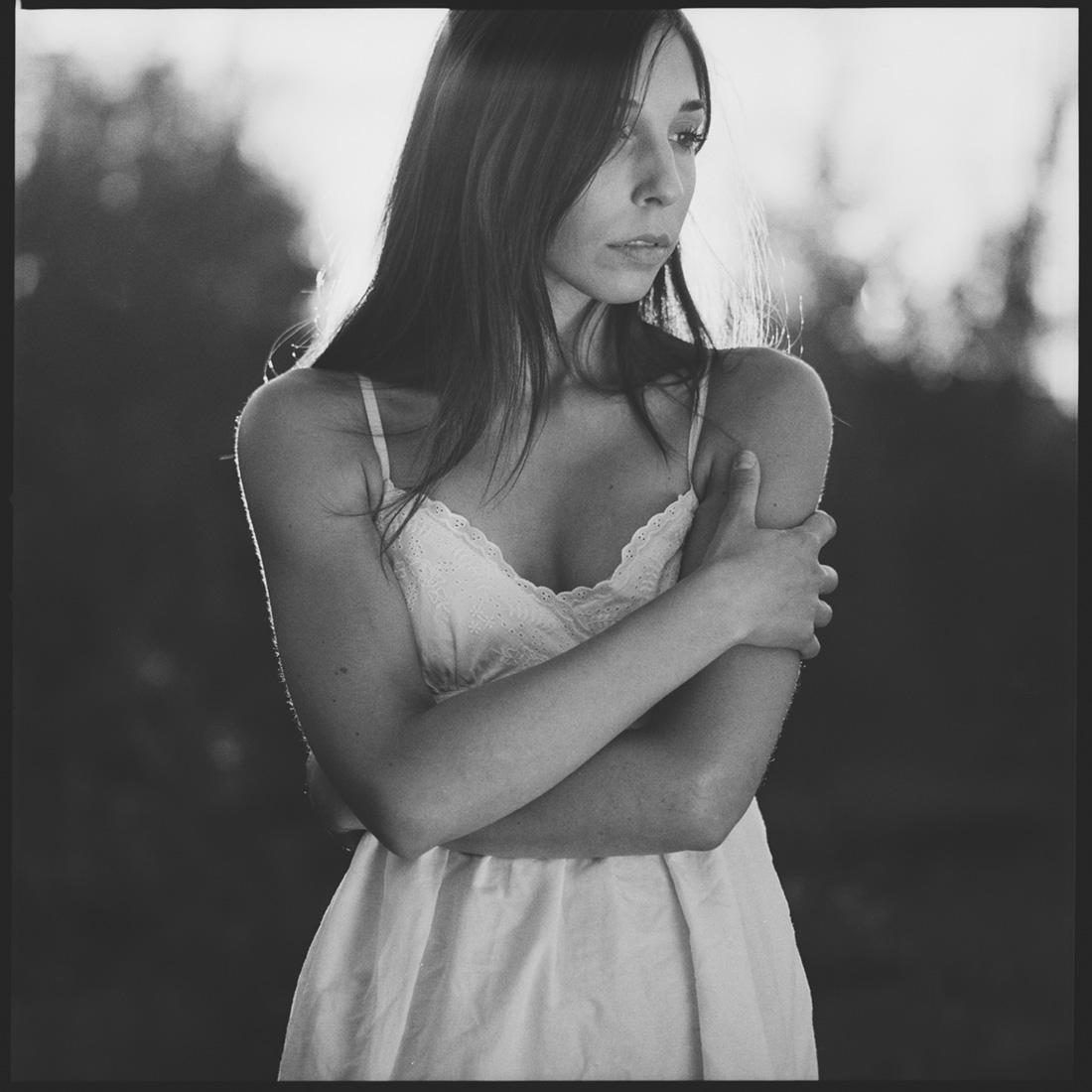 portraet von sophoe - portraets gießen - zeitlose analoge und kunstvolle portraetfotografie