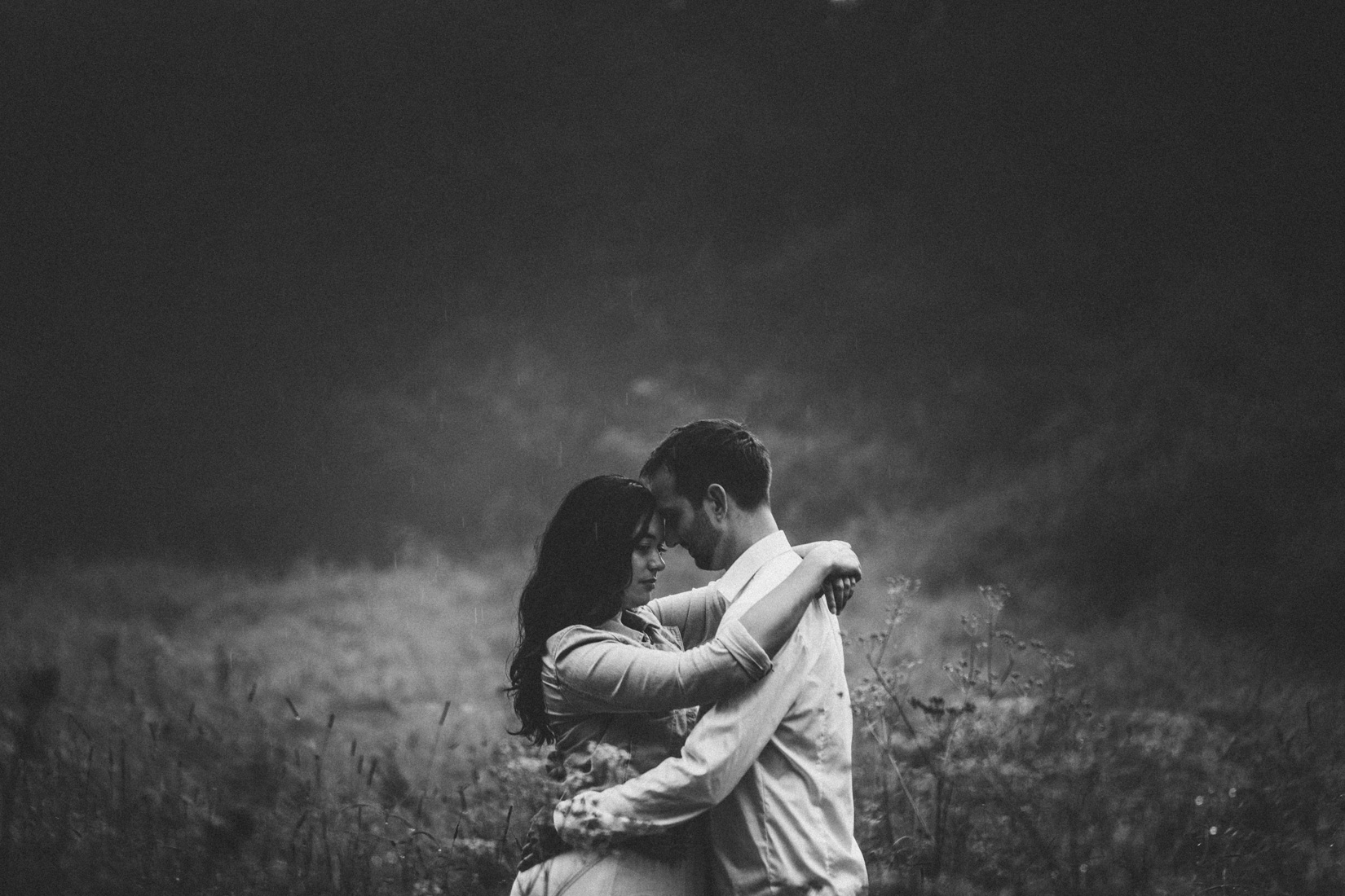 15. August 2017 * Kathleen & Julian * Paarshooting im Regen * Bergwerkswald * Paarfotograf Gießen, Frankfurt, Deutschland