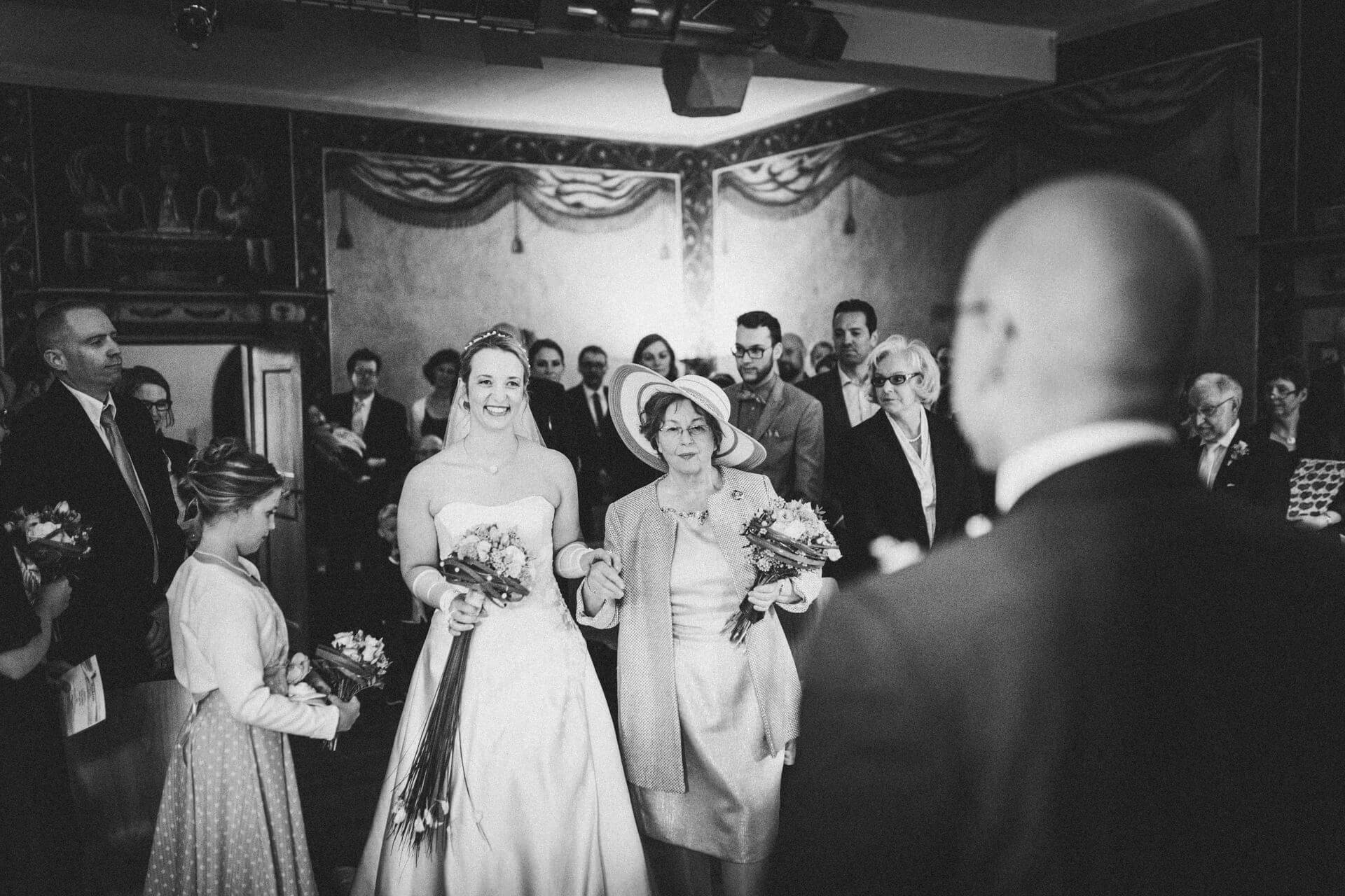 Hochzeitsfotograf Hofgut Friedelhausen - Trauung im alten Rittersaal - Einzigartige gefühlvolle Hochzeitsbilder