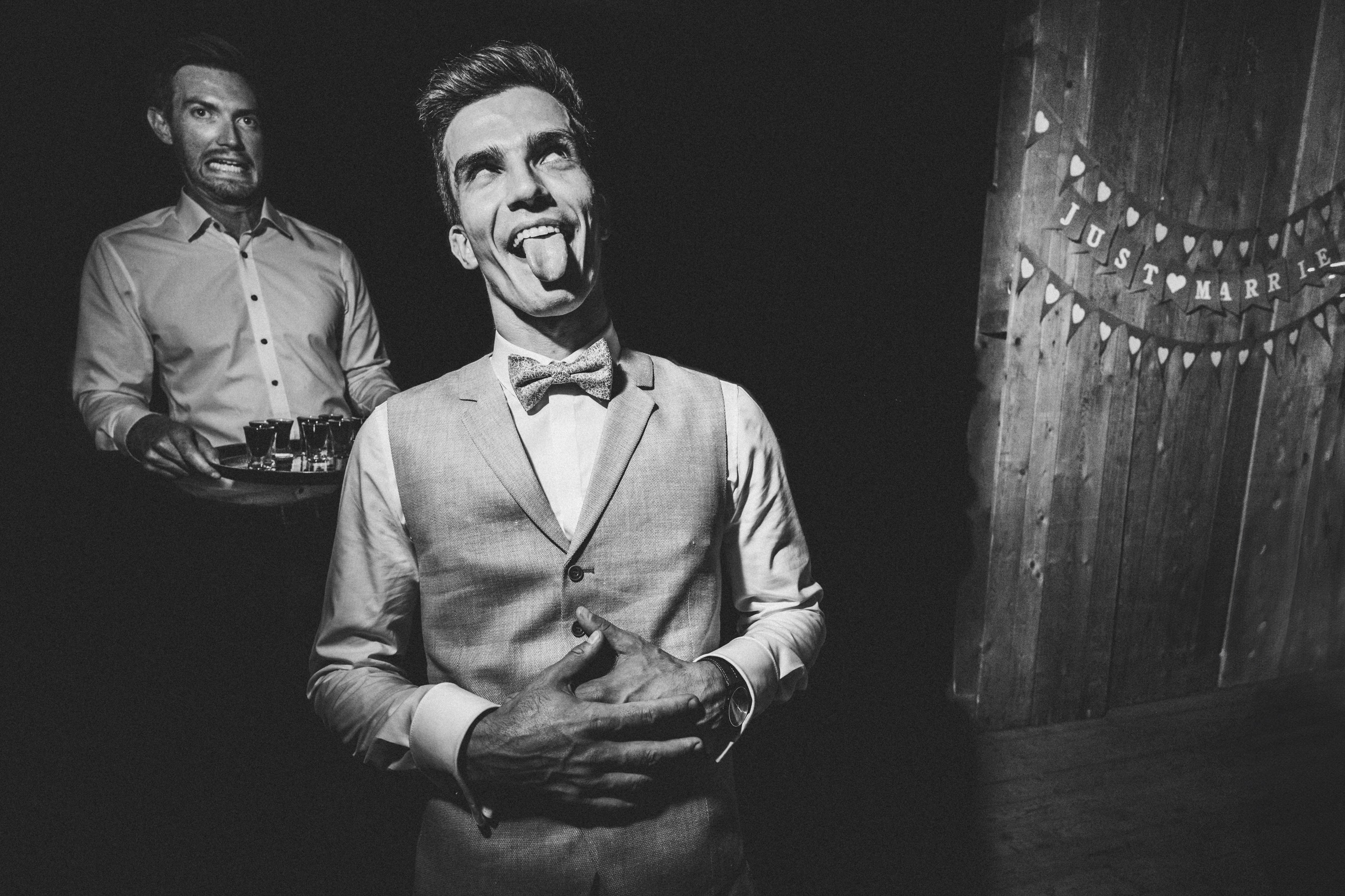 Rossi - Bräutigam mit Shots auf der Hochzeitsparty